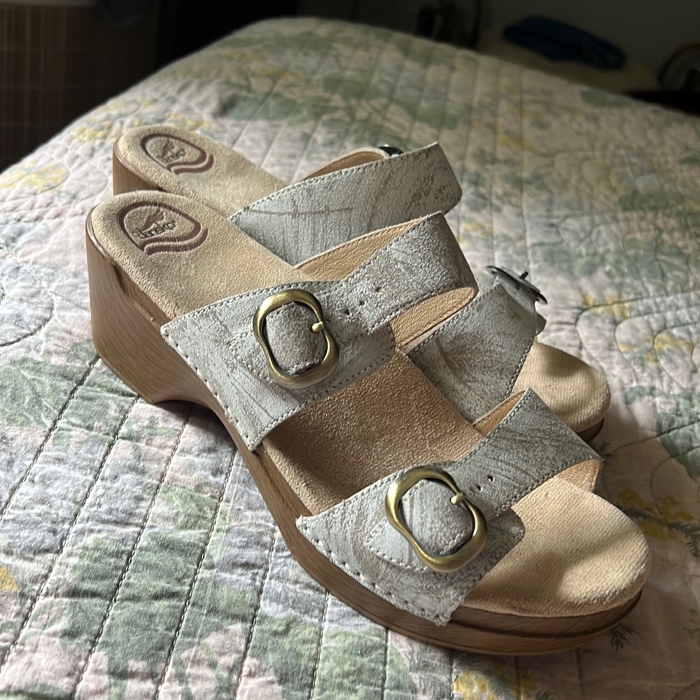 NWOT NEVER WORN Dansko white clogs mules